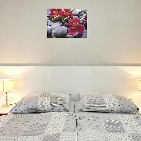 טרוגיר Apartments With A Parking Space Mavarstica, Ciovo - 17803 חדר תמונה