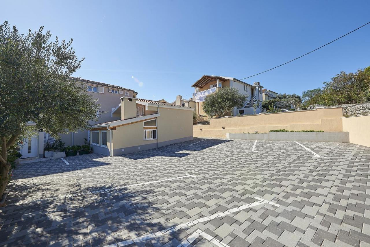 טרוגיר Apartments With A Parking Space Mavarstica, Ciovo - 17803 מראה חיצוני תמונה