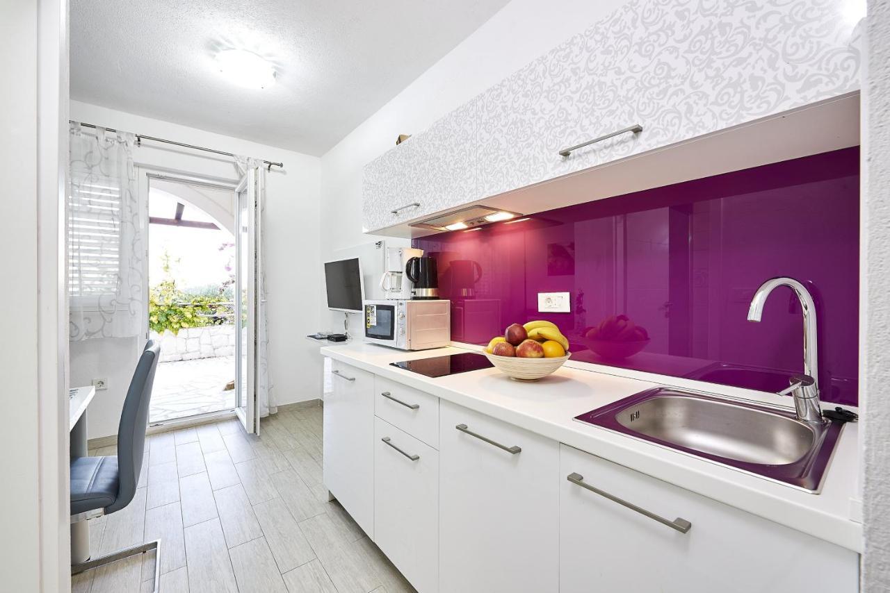 טרוגיר Apartments With A Parking Space Mavarstica, Ciovo - 17803 מראה חיצוני תמונה