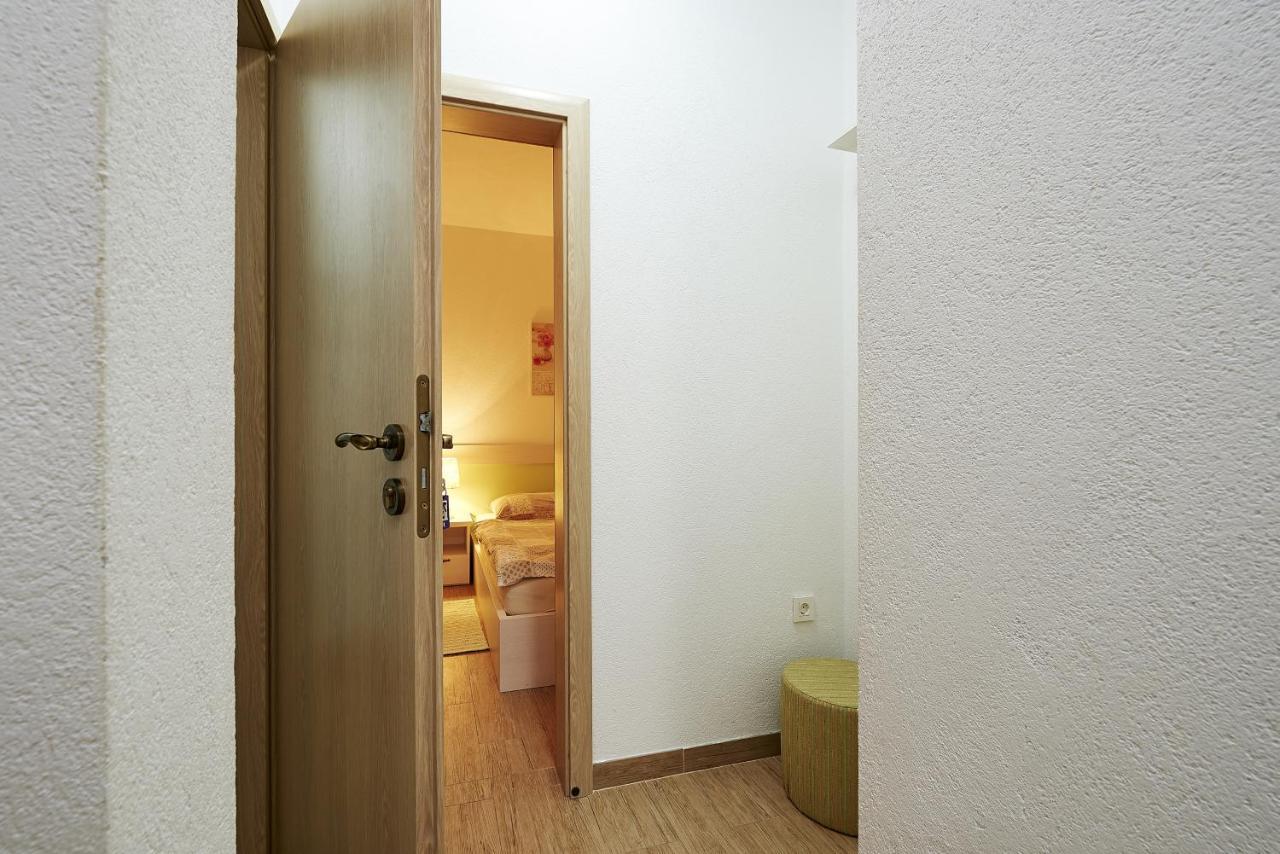 טרוגיר Apartments With A Parking Space Mavarstica, Ciovo - 17803 מראה חיצוני תמונה