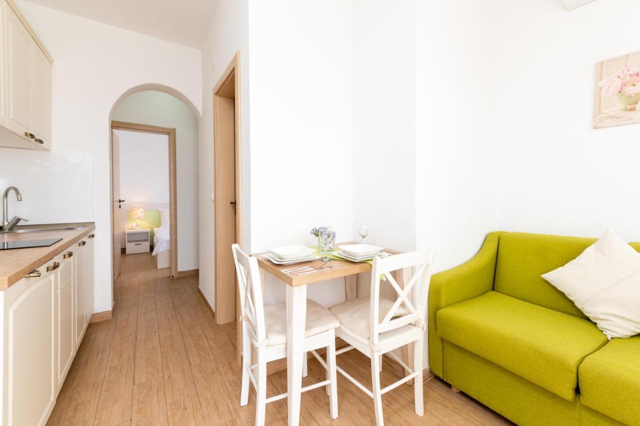טרוגיר Apartments With A Parking Space Mavarstica, Ciovo - 17803 מראה חיצוני תמונה