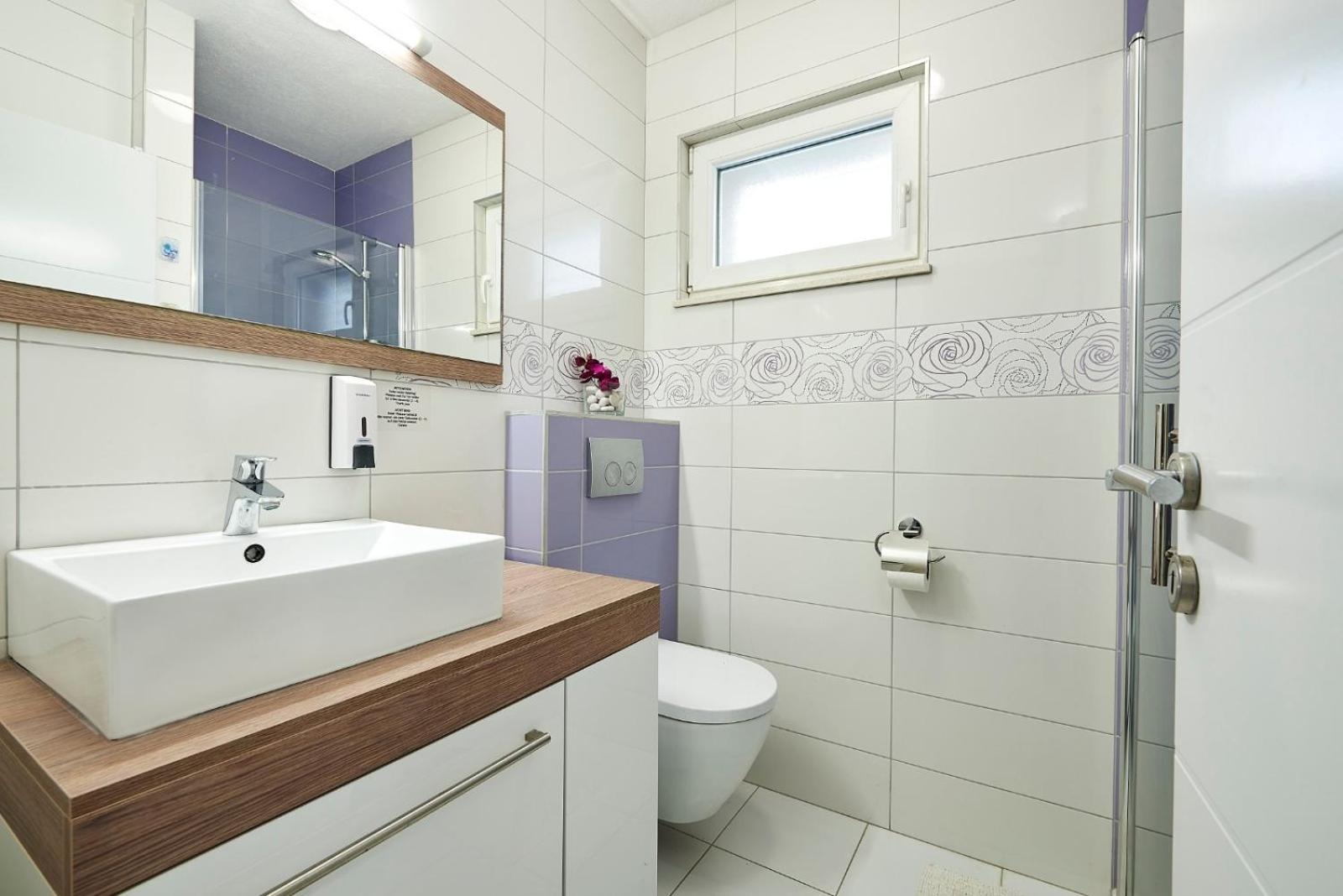 טרוגיר Apartments With A Parking Space Mavarstica, Ciovo - 17803 חדר תמונה