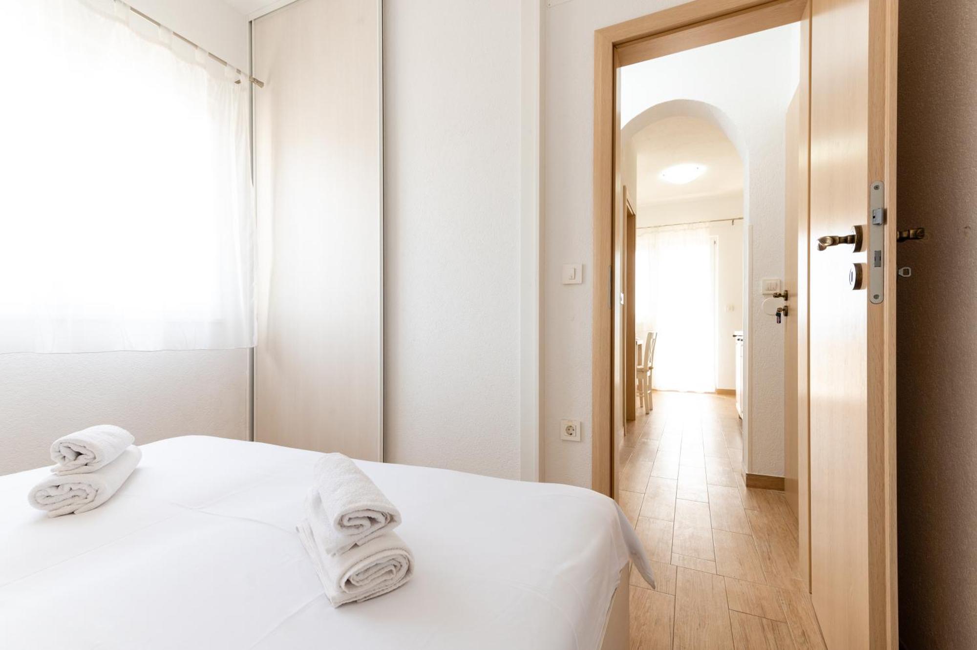 טרוגיר Apartments With A Parking Space Mavarstica, Ciovo - 17803 חדר תמונה